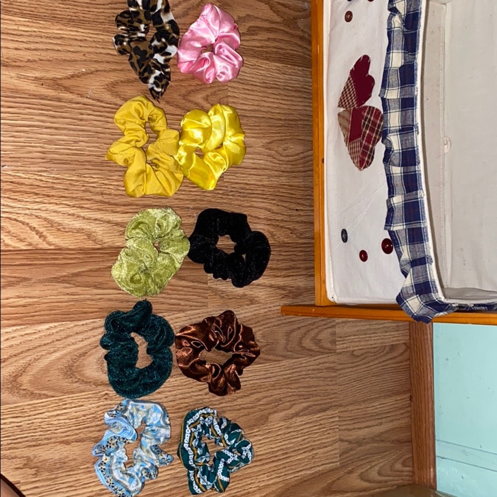 40 Scrunchies!